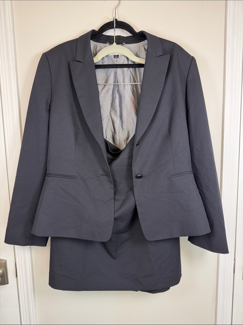 2 piece set Tahari Arthur S Levine Suit Set 18 Charcoal Pinstripe Blazer Skirt